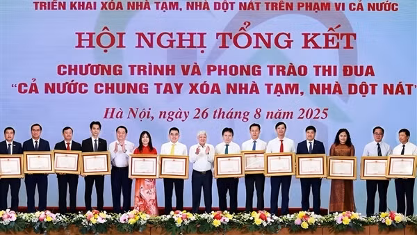 Chính phủ hoàn thành mục tiêu 334.000 căn nhà tạm được xây mới, HDBank chung tay đóng góp trên 2.600 căn