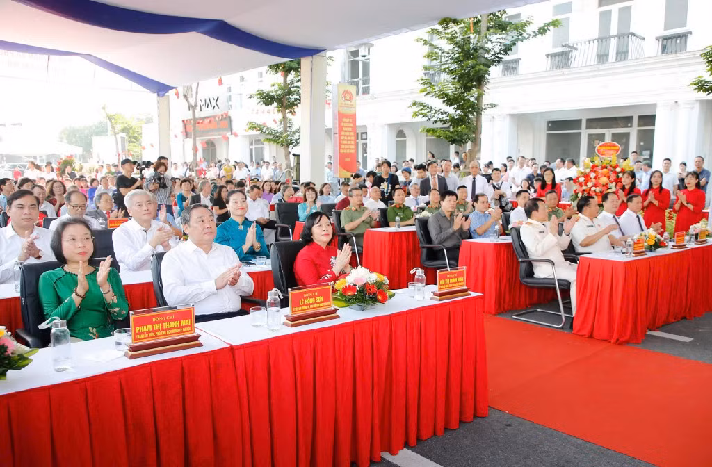 Hà Nội gắn biển tên phố Lê Giản và phố Bạch Thành Phong -0