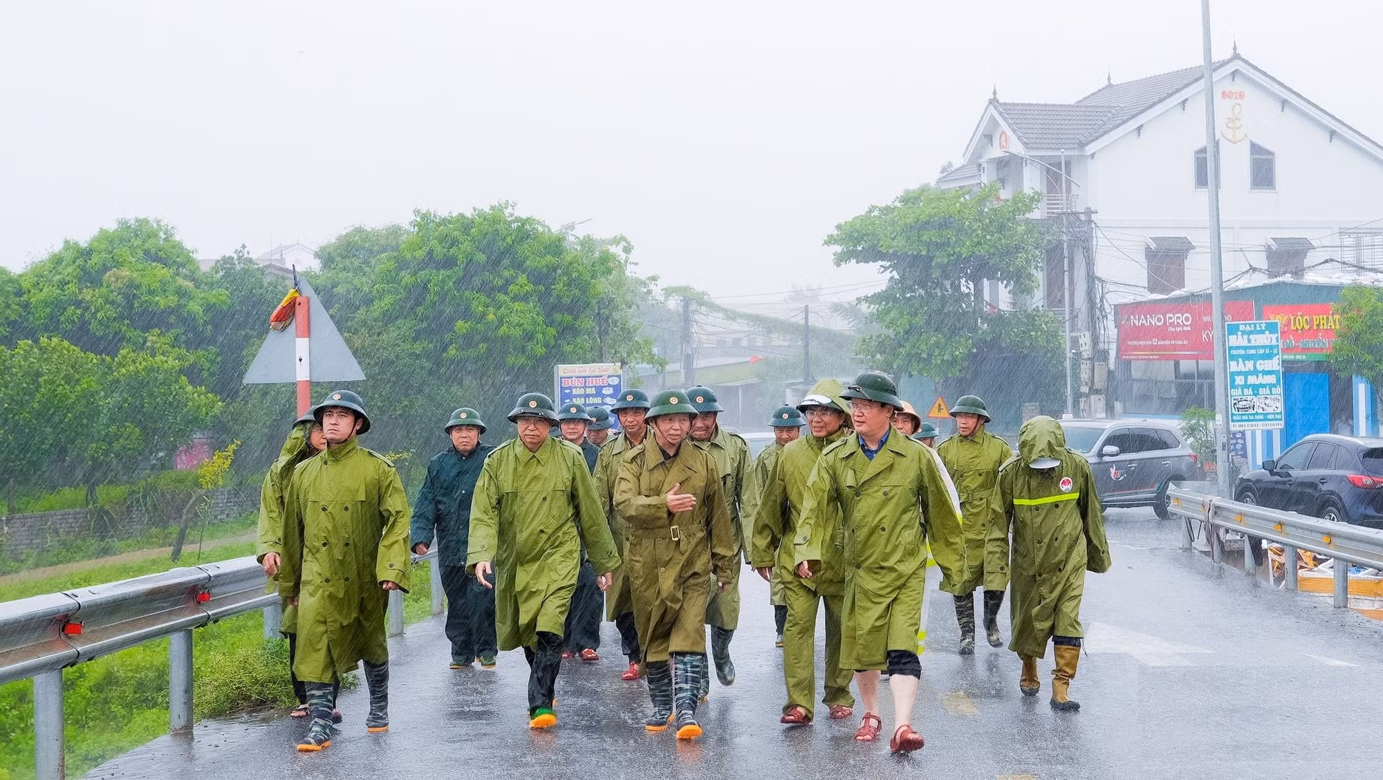 Bão số 5 đổ bộ, Phó Thủ tướng trực tiếp chỉ đạo công tác ứng phó -0