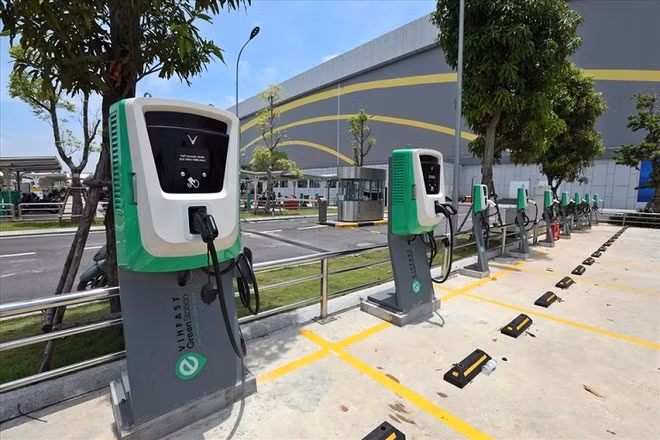 Bộ Công Thương đề xuất 2 phương án giá bán lẻ điện cho sạc xe điện -0