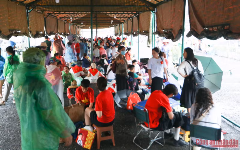 Dựng thêm 10 nhà bạt dã chiến phục vụ nhân dân xem diễu binh, diễu hành -0