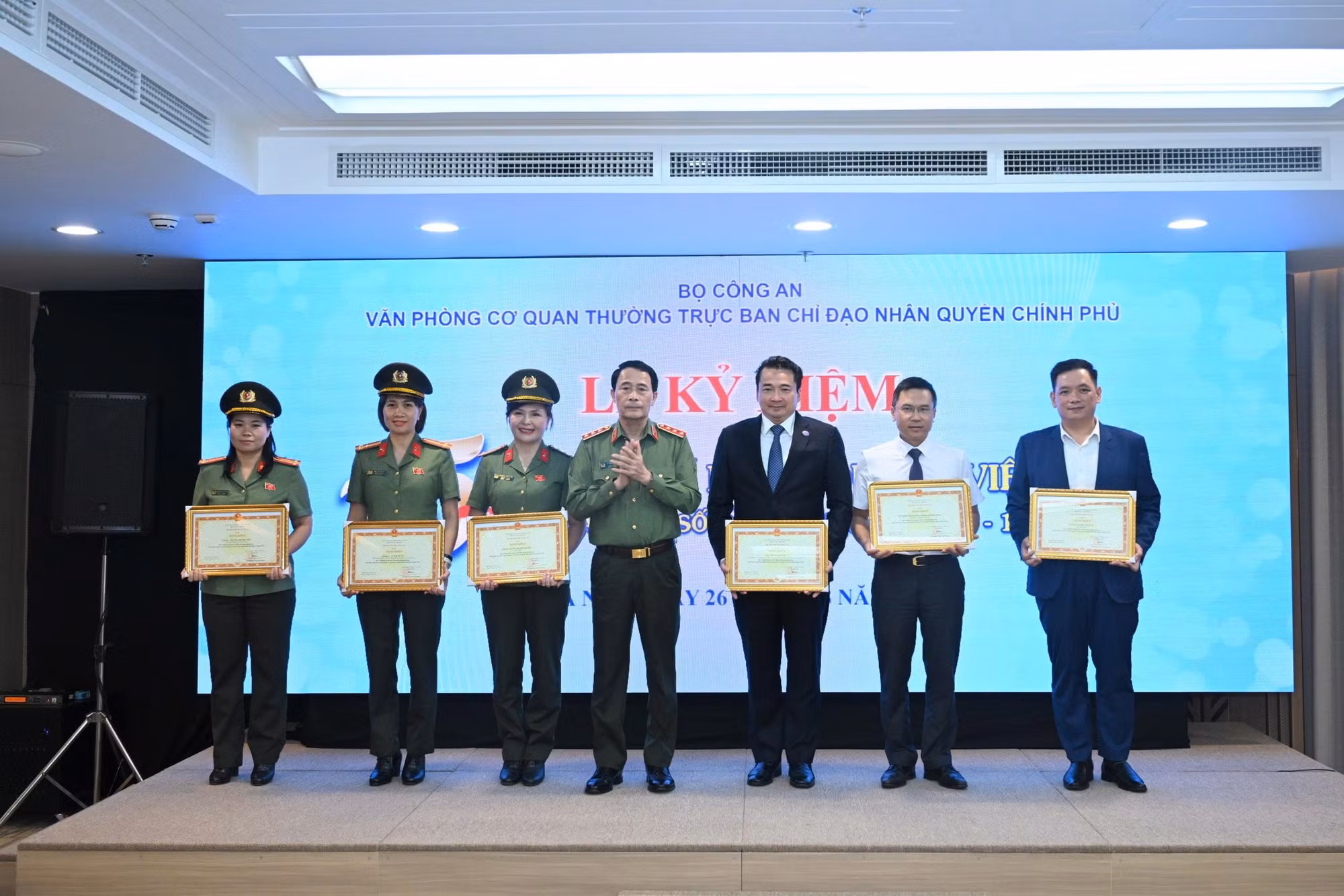 Tạp chí Nhân quyền cần phải có một diện mạo mới, một sức mạnh khác và trưởng thành hơn trong kỷ nguyên mới -0