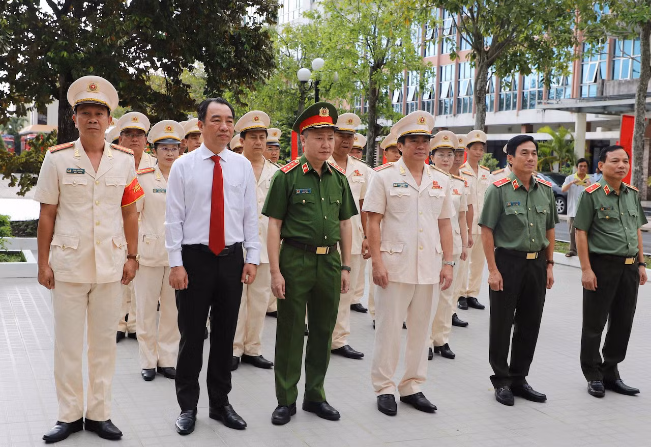 Công an Vĩnh Long giữ vững ANTT, góp phần đắc lực phục vụ nhiệm vụ phát triển kinh tế -0