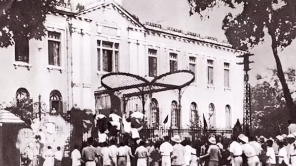 Bài 2: Những ngày cờ bay nơi nơi, muôn ánh sao vàng