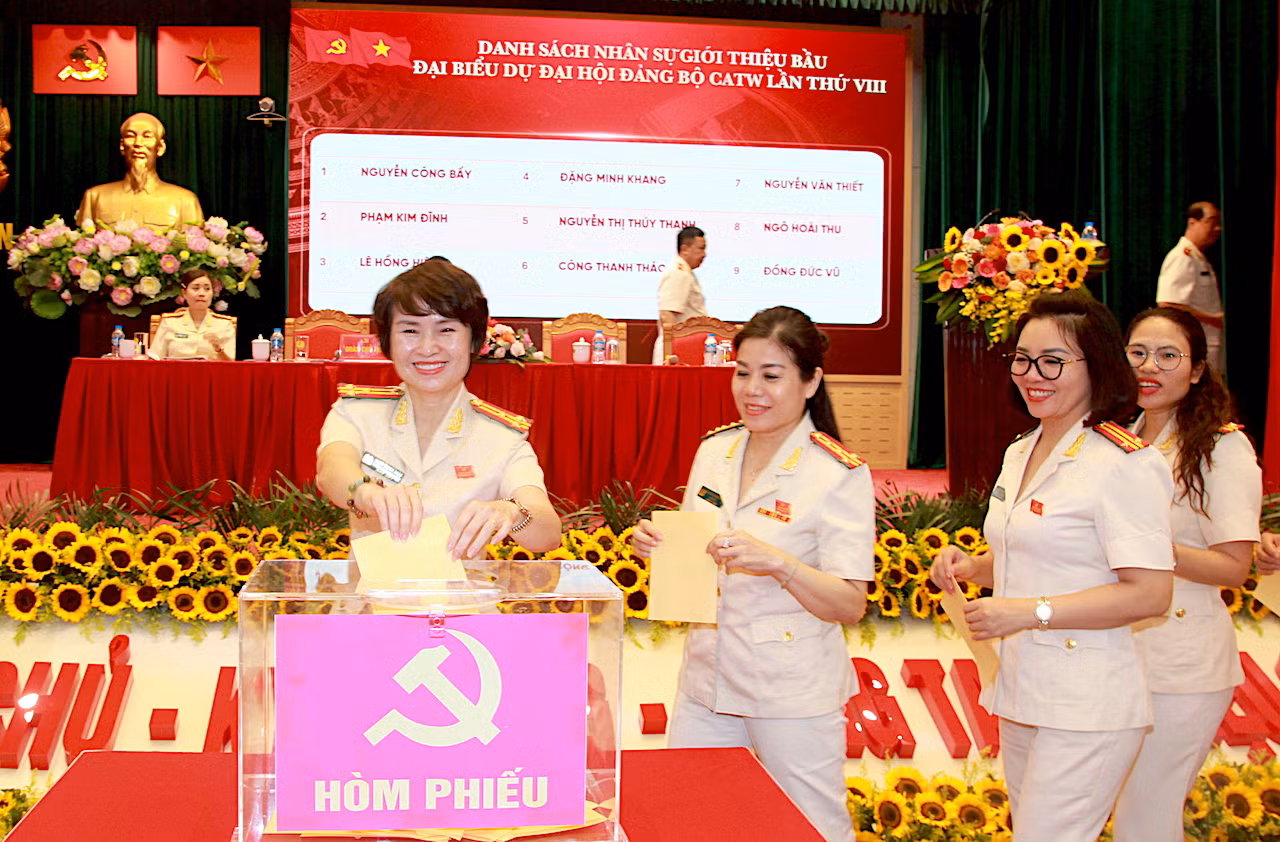 Phát huy vai trò công tác chính trị, tư tưởng trong các mặt công tác Công an -1