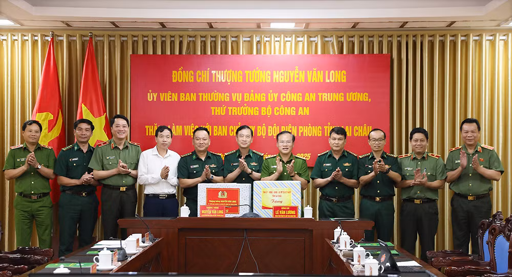 Thứ trưởng Nguyễn Văn Long dự Lễ khởi công 2 trường học nội trú biên giới Lai Châu -0
