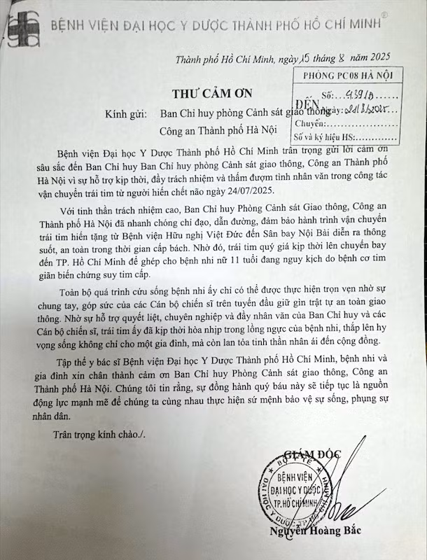 CSGT Hà Nội hỗ trợ vận chuyển trái tim hiến tặng, kịp thời cứu sống bệnh nhi 11 tuổi -0
