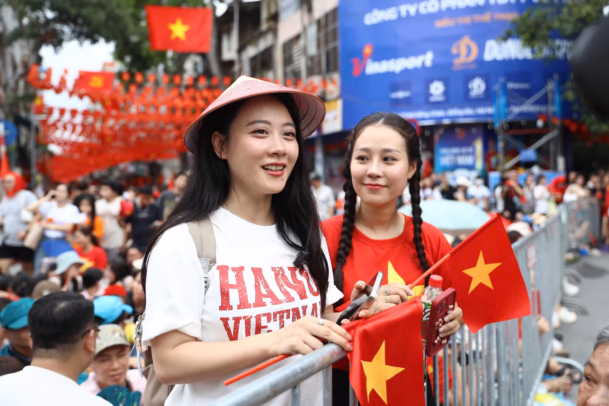 Hà Nội rực rỡ sắc đỏ, háo hức chờ xem tổng hợp luyện diễu binh -0