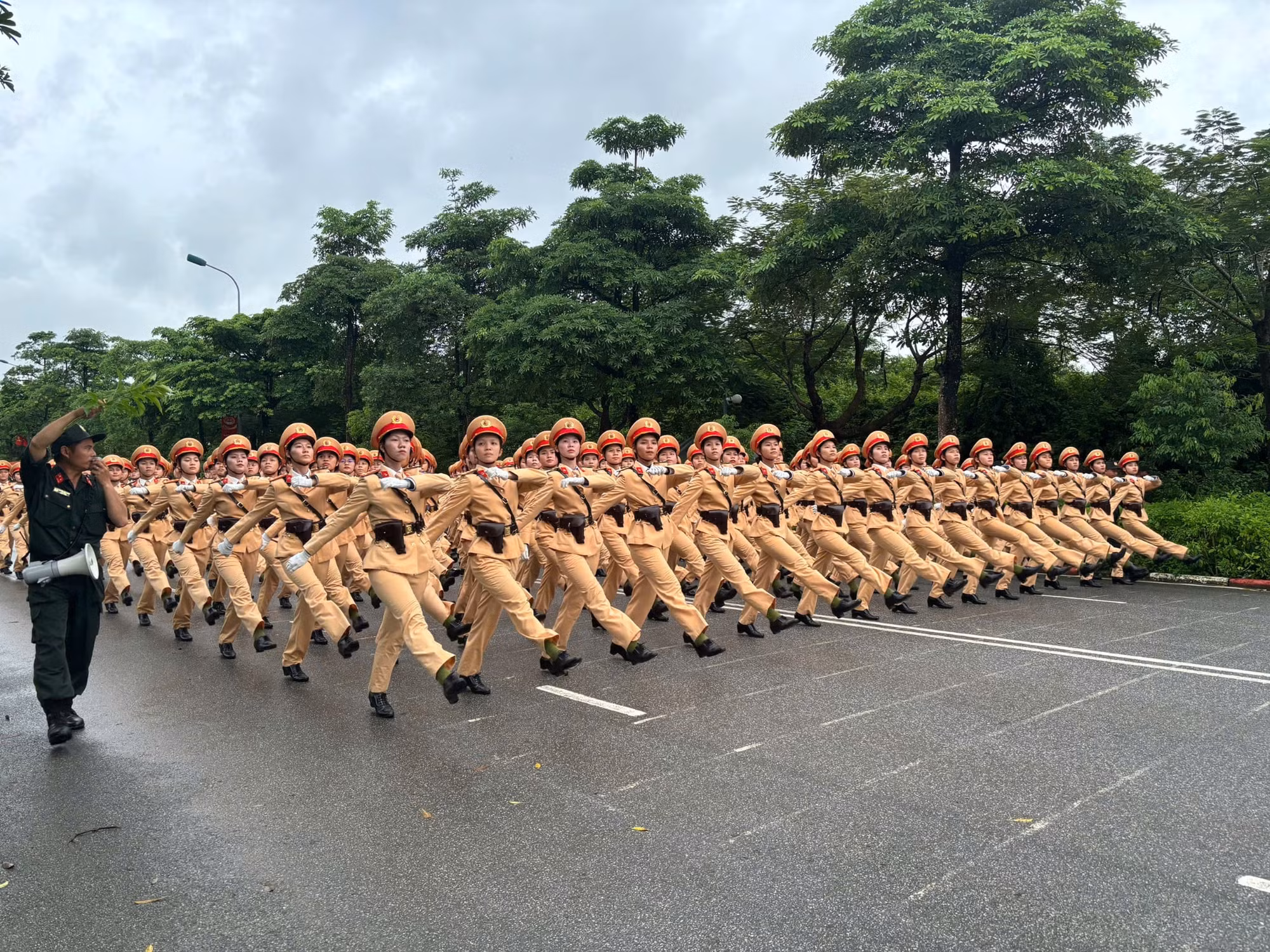 “Vượt nắng, thắng mưa”, đảm bảo an toàn cho chiến sĩ tham gia Đại lễ 2/9 -0