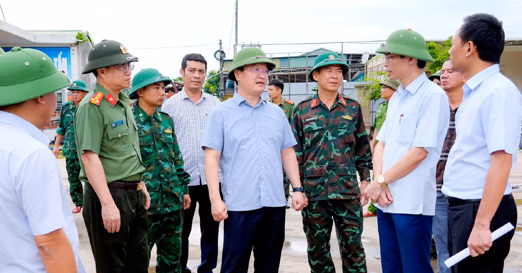 Công an Nghệ An xuất quân hỗ trợ các địa phương ven biển phòng, chống bão số 5 -0