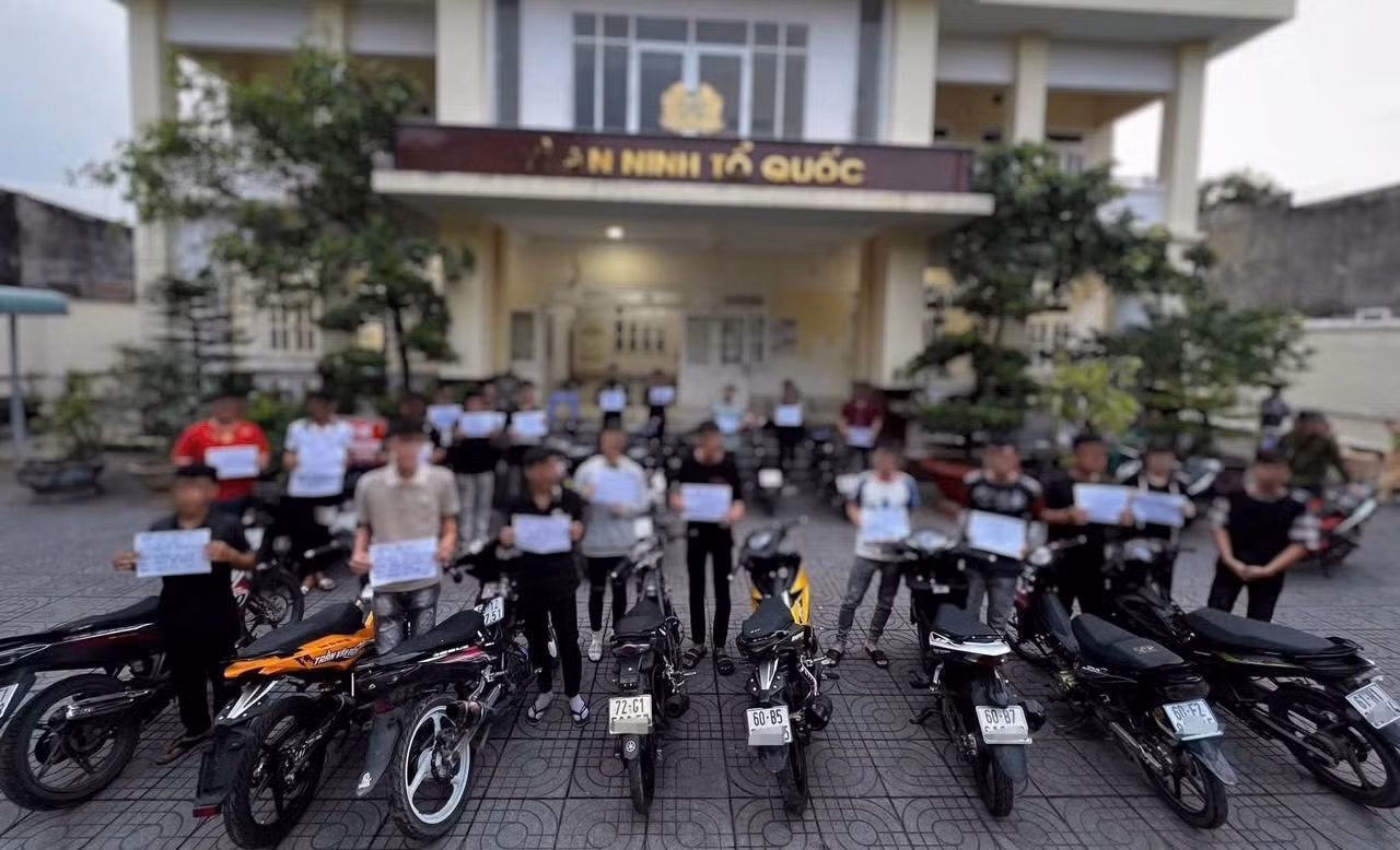 Khởi tố 21 đối tượng chạy xe tốc độ cao, lạng lách, đánh võng, dàn hàng ngang trên đường… -1