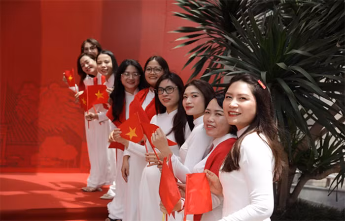 Check-in cùng bức tường Tự hào Việt Nam trên đường Nguyễn Chí Thanh -2
