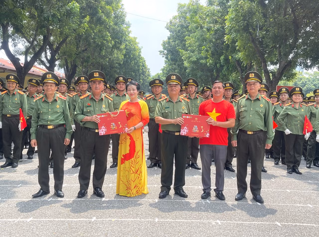 Bộ Công an động viên -0