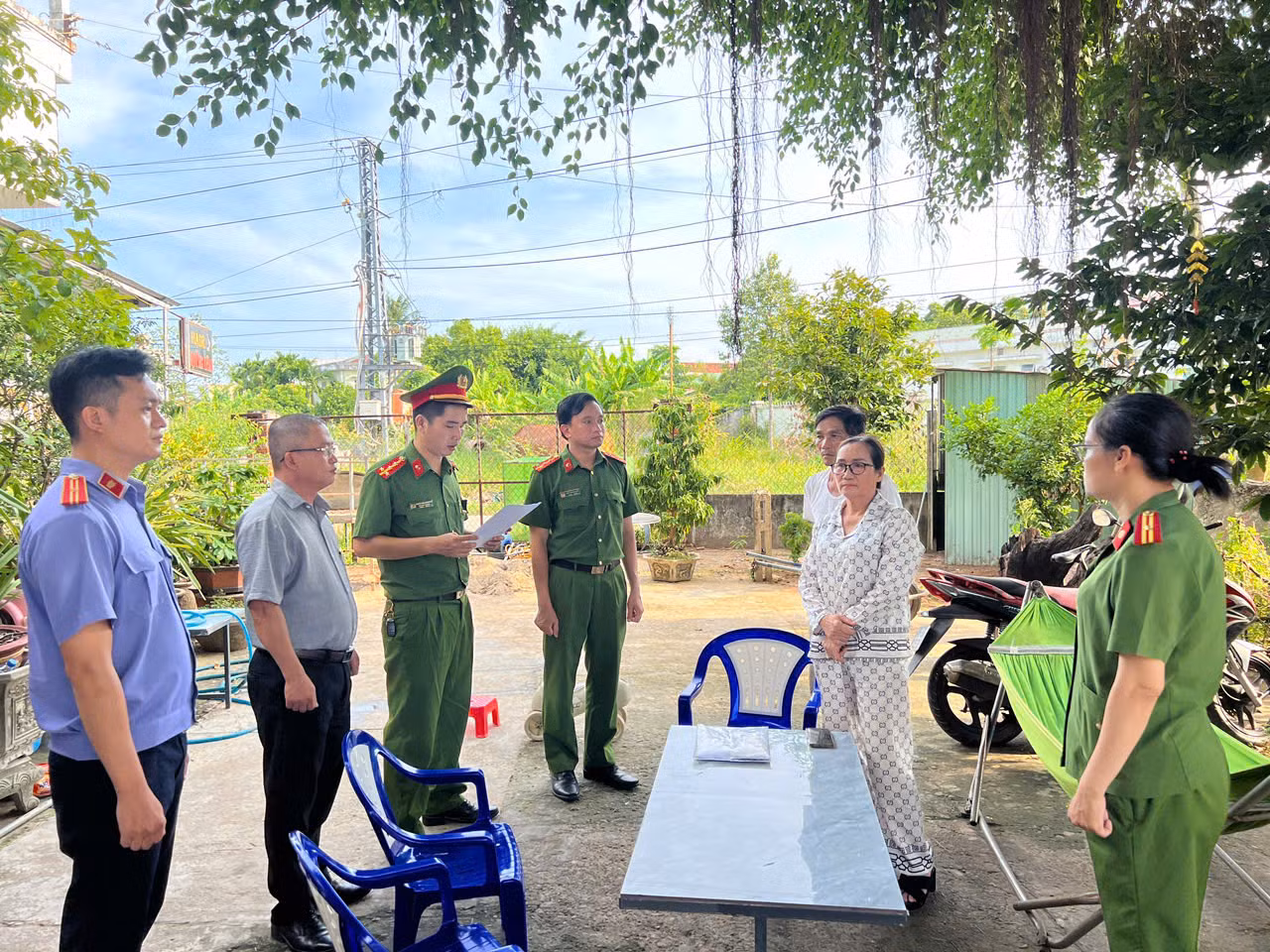 Quảng Ngãi: Khởi tố cán bộ tham ô tiền hội viên phụ nữ -0