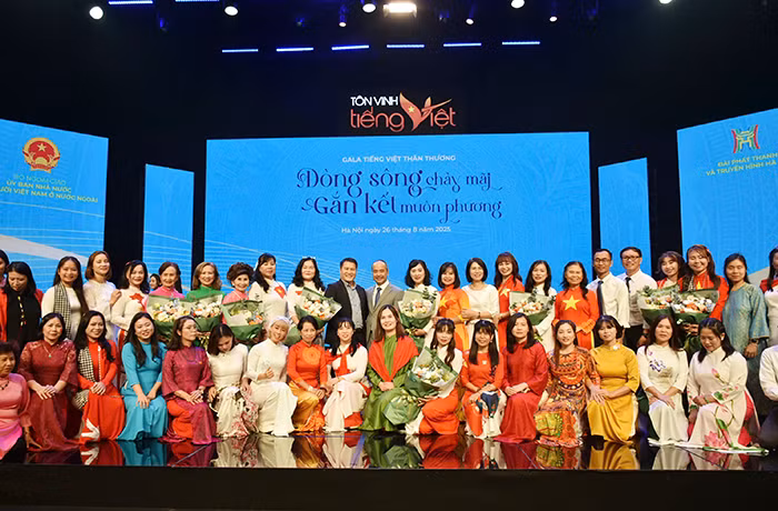 Gala “Tiếng Việt thân thương” và Lễ trao giải Sứ giả tiếng Việt ở nước ngoài năm 2025: Để Dòng sông tiếng Việt chảy mãi -0