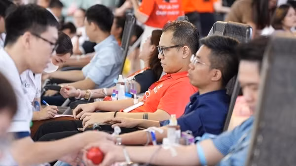 Giọt thương 2025: Cán bộ, nhân viên ROX Group chung tay hiến máu, lan tỏa giá trị sống đẹp