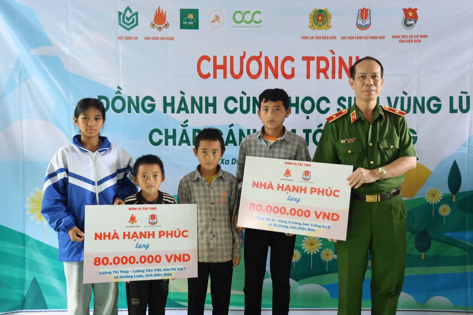 Học viện CSND và các nhà tài trợ tặng quà, hỗ trợ người dân, học sinh vùng lũ tỉnh Điện Biên gần 2 tỷ đồng -0