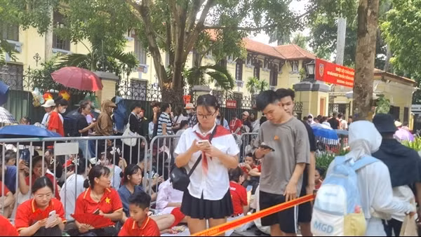Người dân đi xem diễu binh, diễu hành cần lưu ý gì để bảo vệ sức khỏe?