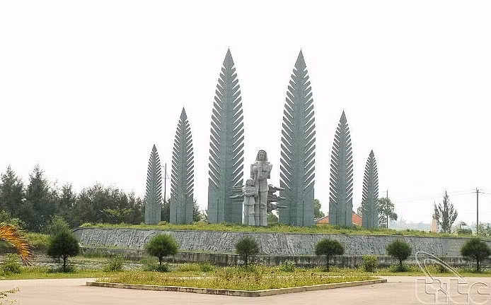 Tạm dừng đón khách tham quan di tích Đôi bờ Hiền Lương - Bến Hải -0