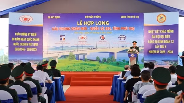 Hợp long cầu Phong Châu ở Phú Thọ