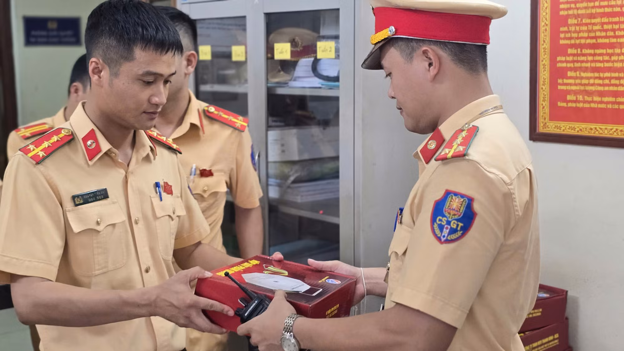 Sắc vàng hội tụ rực rỡ giữa lòng Thủ đô để phục vụ diễu binh, diễu hành -0