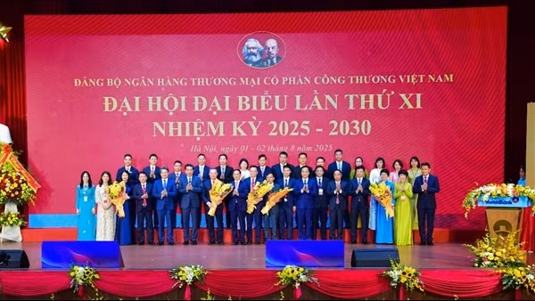 Đảng bộ VietinBank kiến tạo trụ cột, vươn mình cùng đất nước