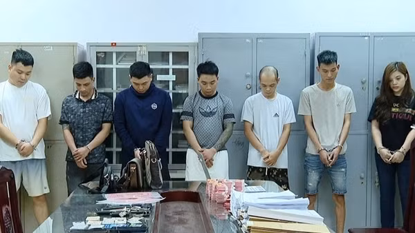 Đôi vợ chồng cùng đồng bọn cho vay lãi nặng, chiếm đoạt hơn 15 tỷ đồng