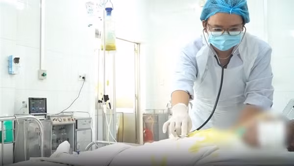 Tin thêm về vụ phóng hỏa đốt phòng trọ, 4 người trong gia đình nguy kịch