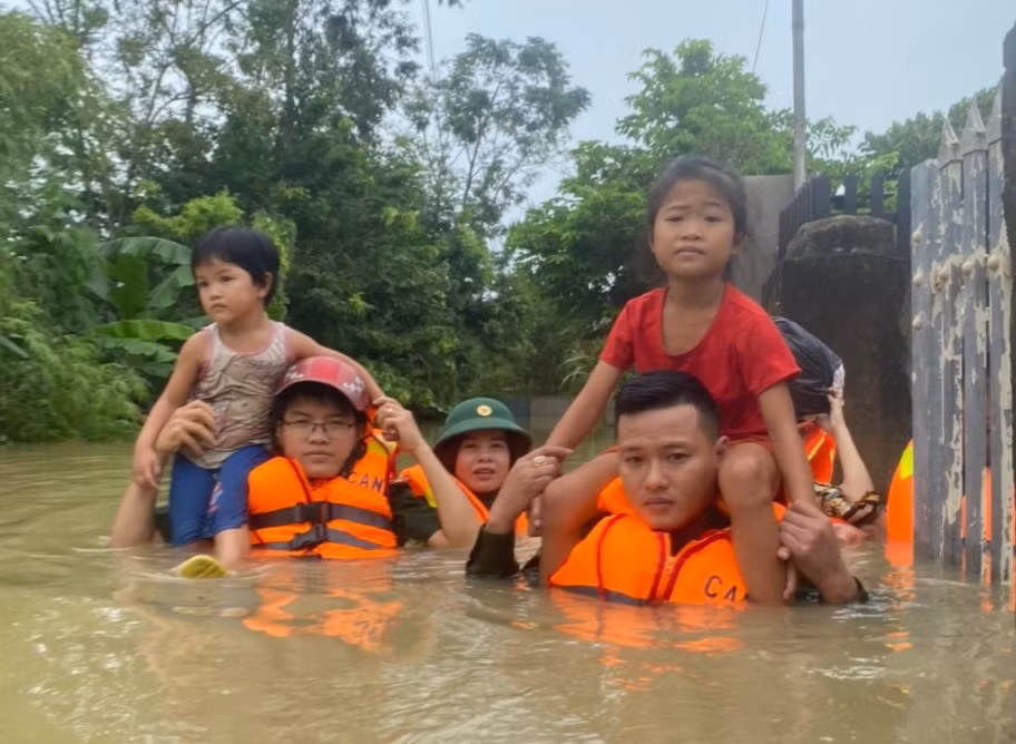 Tập trung khắc phục hậu quả bão số 5, mưa lũ và sẵn sàng ứng phó với áp thấp nhiệt đới trên Biển Đông -0