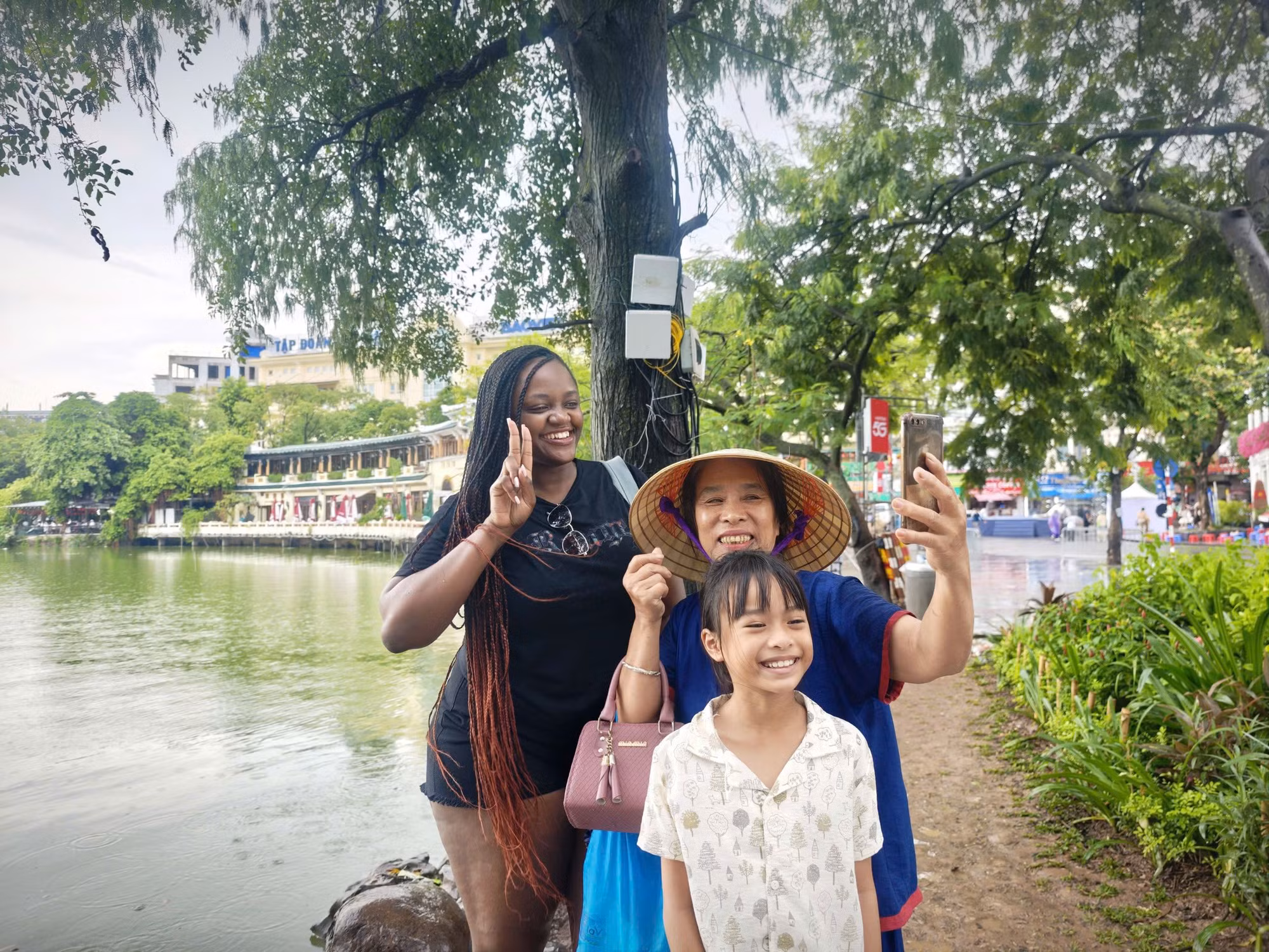 Không khí đại lễ tại Hà Nội qua cảm nhận của du khách quốc tế -0