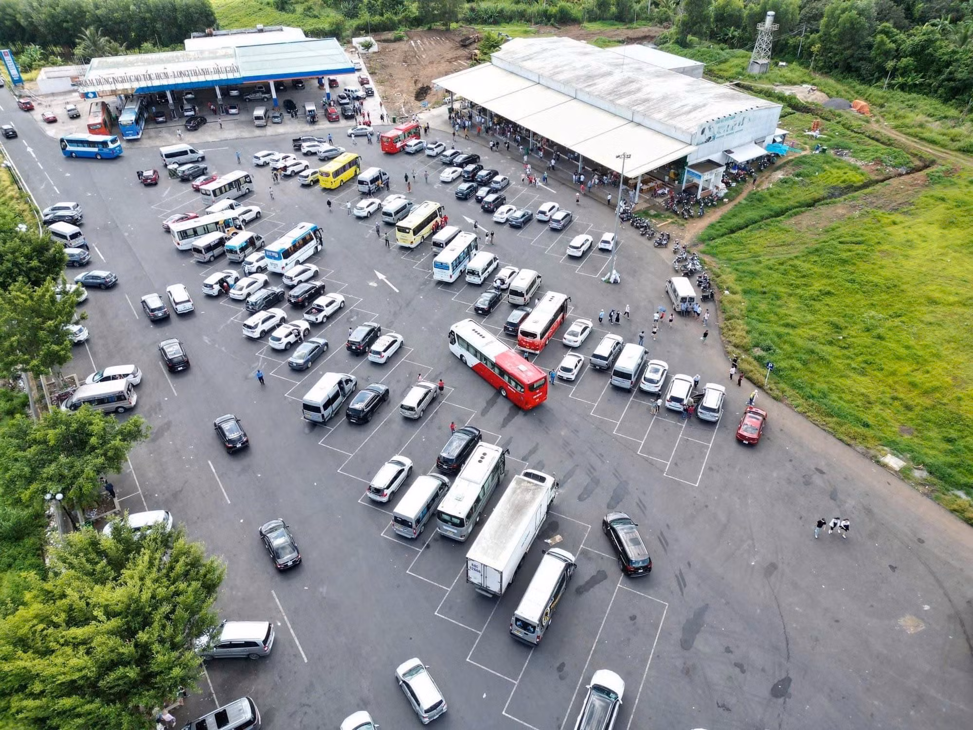 Các trạm dừng nghỉ, trạm xăng dầu trên cao tốc phục vụ trong dịp lễ người dân cần lưu ý -0