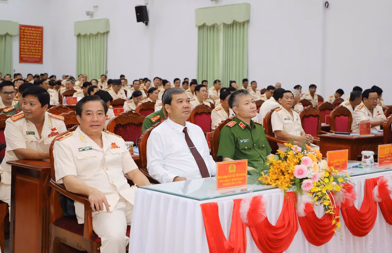 Công an Vĩnh Long giữ vững ANTT, góp phần đắc lực phục vụ nhiệm vụ phát triển kinh tế -1