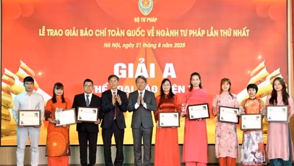 Trao giải báo chí toàn quốc về ngành Tư pháp lần thứ nhất