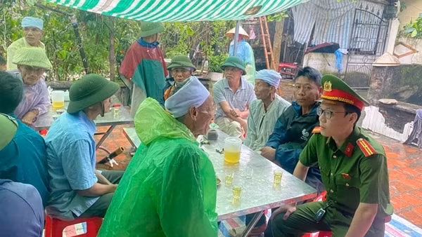 Cháu bị điện giật, bà lao vào cứu, cả hai tử vong