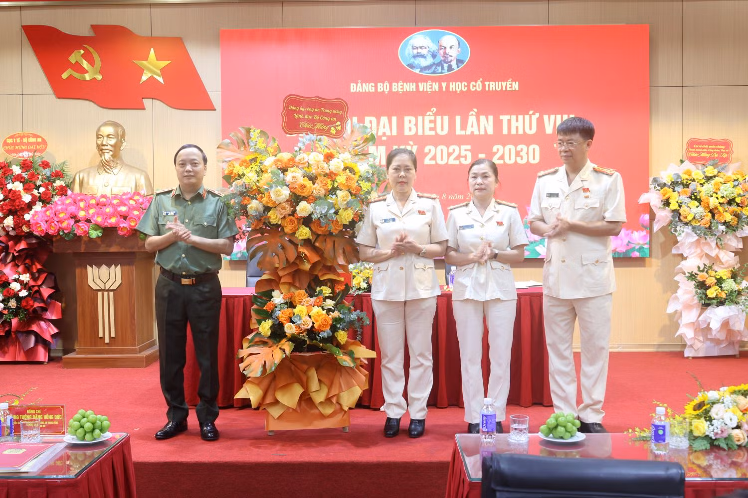 Đảng bộ Bệnh viện Y học cổ truyền phát triển vững mạnh toàn diện -0