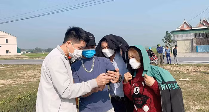 Khi đất làng nổi “sóng” -0