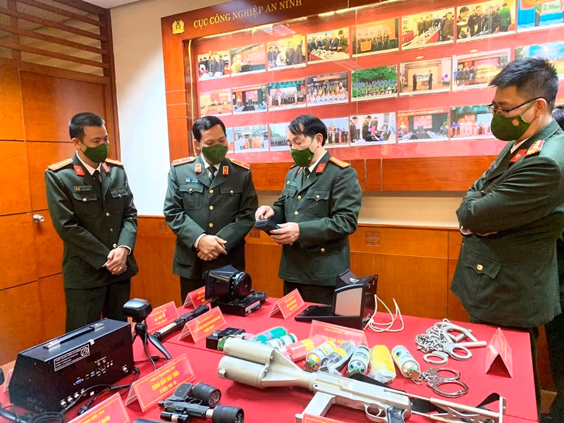 Thứ trưởng Lê Văn Tuyến làm việc với lãnh đạo chủ chốt Cục Công nghiệp An ninh và các doanh nghiệp Công an -0