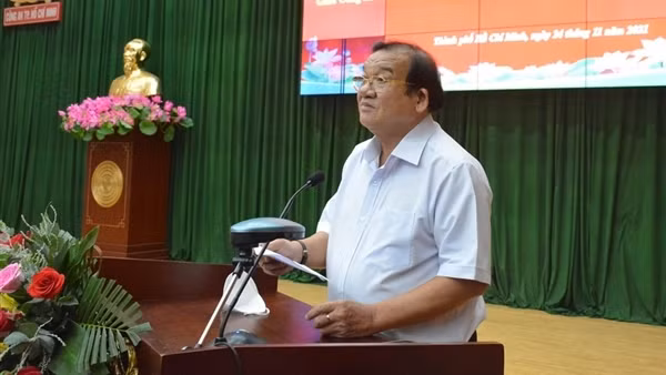 Nhiều cán bộ trả lại tiền đã nhận từ quỹ ủng hộ phòng, chống COVID-19 ảnh 1