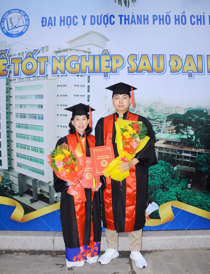 Nữ bác sĩ Công an nơi tâm dịch -0