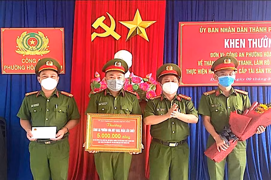 Khen thưởng vụ làm rõ nhóm đối tượng chuyên trộm xe máy -0