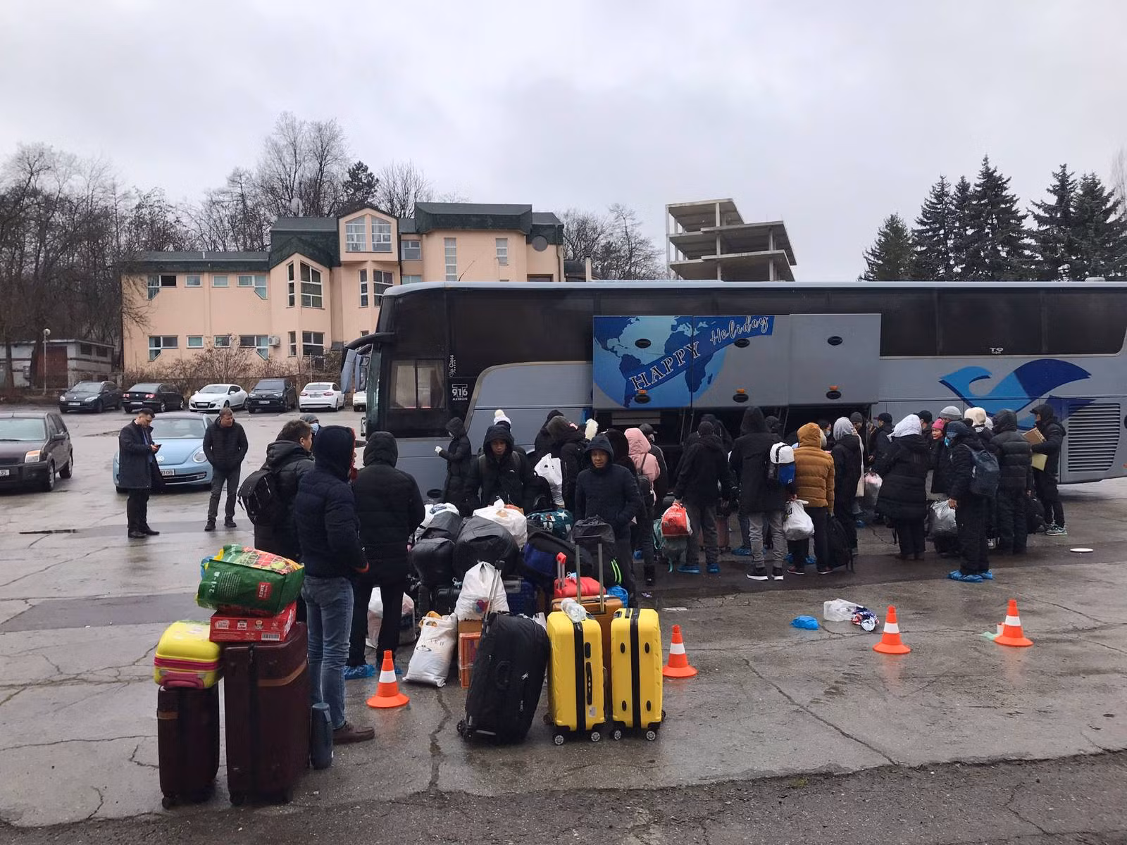 Chính phủ phê duyệt chủ trương tổ chức chuyến bay&nbsp;đưa người Việt ở Ukraine về nước -0