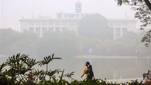 Hà Nội âm u, trời mưa giông; đêm đón gió mùa ảnh 2