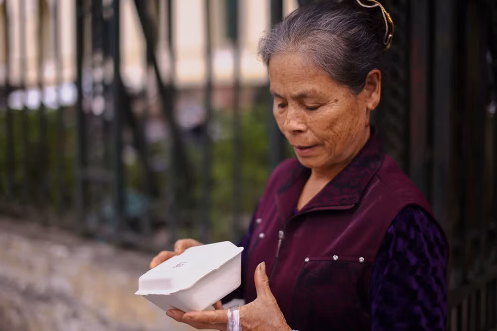 Có một “biệt đội giải cứu đồ ăn” giữa Thủ đô -0