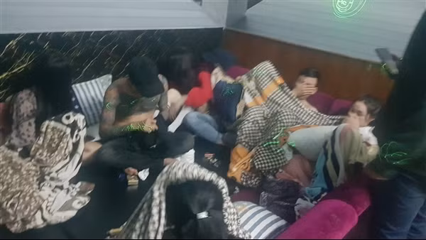Thuê nhà để tụ tập “bay lắc” ảnh 4