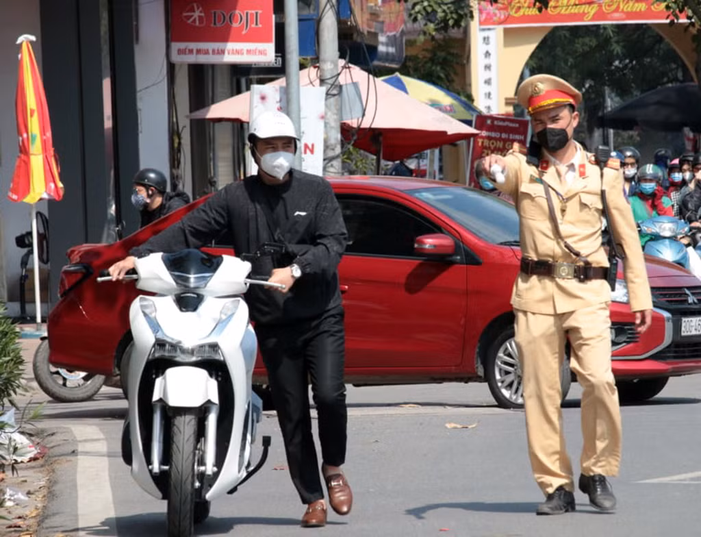 Hàng loạt ma men nam đi Chúc mừng 8/3 bị CSGT xử phạt -0