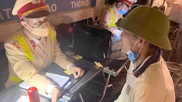 "Khoá đầu, khoá đuôi" xử lý ma men ảnh 4
