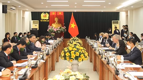 Các khu công nghiệp “khát” lao động ảnh 2