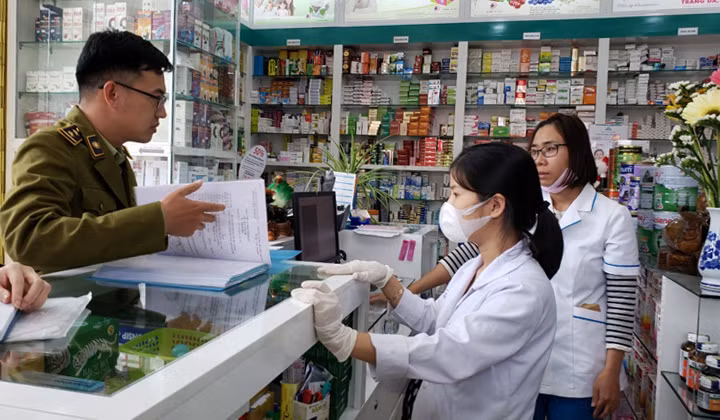 Xử phạt 3 nhà thuốc ở Huế bán thuốc không phép -0
