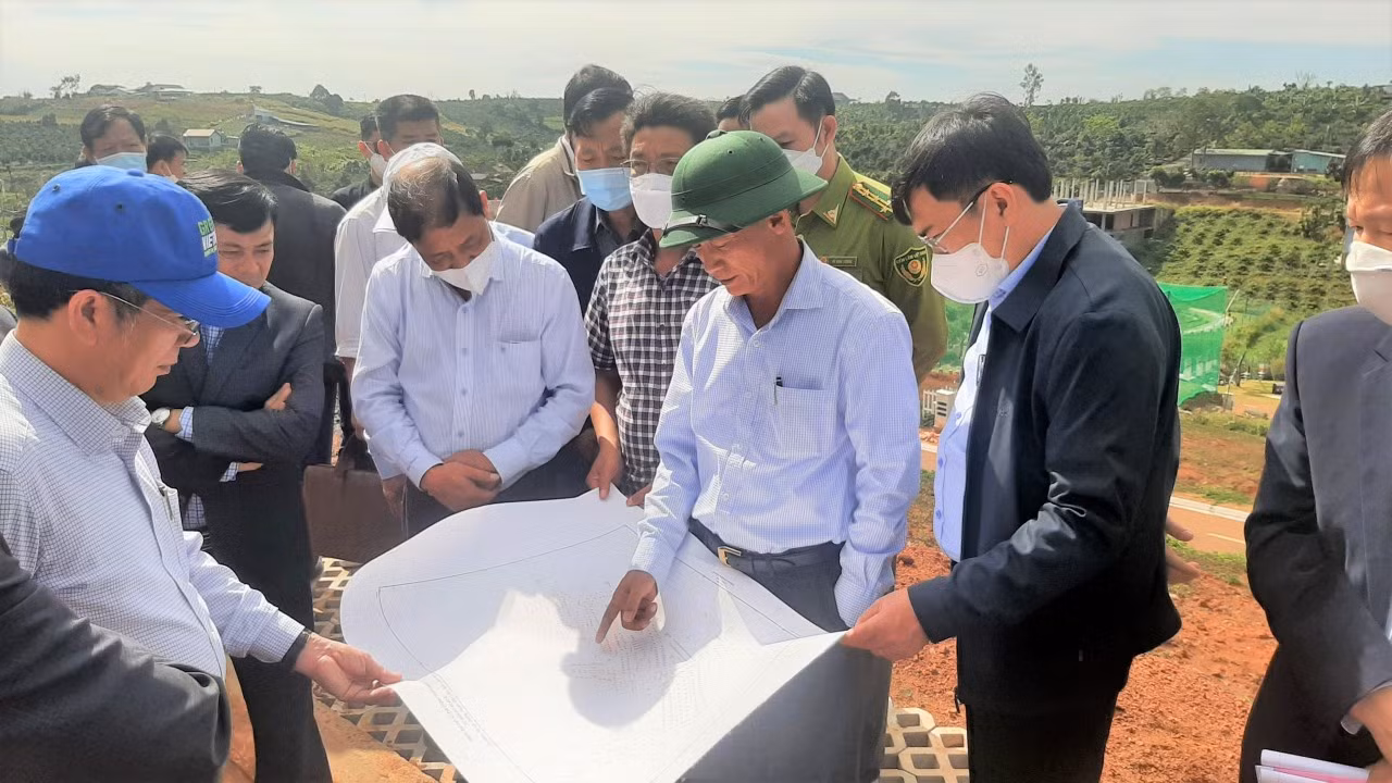 Nhiều sai phạm từ hoạt động hiến đất làm đường -0