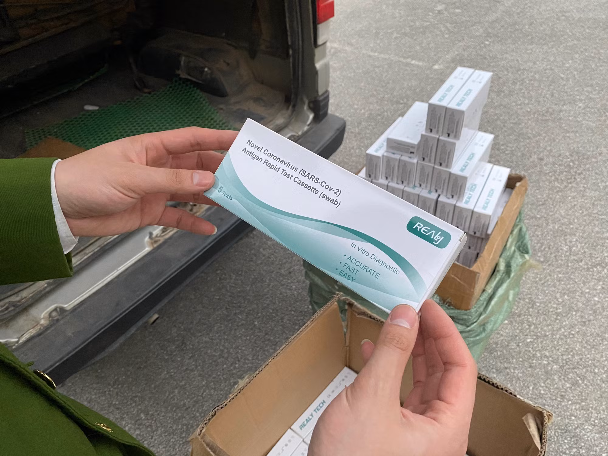 loại kit test nhanh covid-19 được in chữ nước ngoài không có hoá đơn chứng từ hợp pháp.jpg -0
